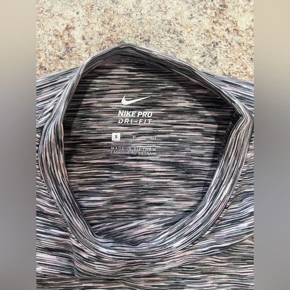 Nike Pro Sports bra/top - Picture 2 of 3